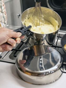Zestaw do gotowania ze stali nierdzewnej BasicNature Biwak 3 dla całej rodziny