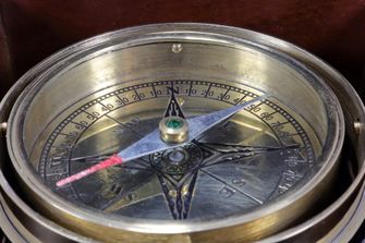 Kompas biurkowy Origin Outdoors Nautyczny kompas biurkowy